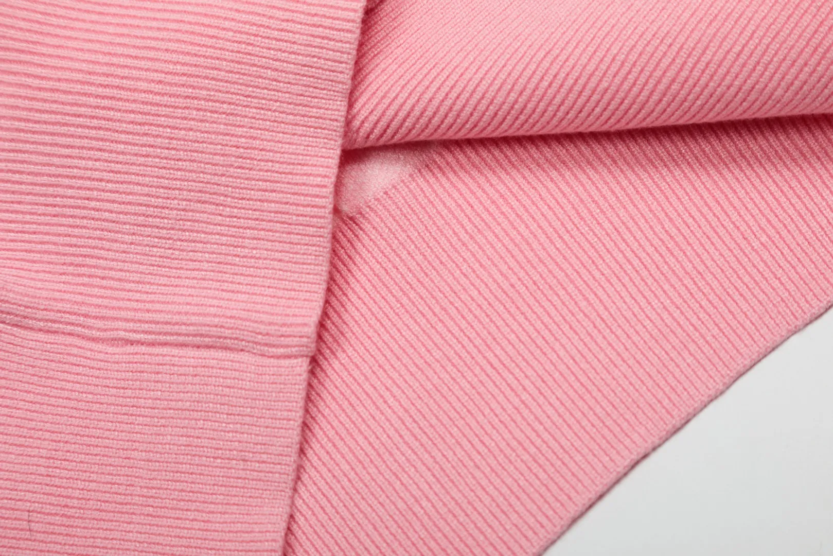 P166 💰 "Top quality" Style number: DS115# (on sale all year round) [Ralph Lauren plaid jacquard basic pony embroidered logo knitted cardigan short-sleeved] ✅Ralph Lauren all-match goddess style plain plaid knitted cardigan short-sleeved for all seasons ✅Main provider of platform live broadcast Wholesale entities ✅ZP quality 1:1 version Scan the code to enter the GF website Counter quality ✅Detailed quality The only one in Guangzhou Imported quality cotton yarn, focusing on high-end, cost-effective, good quality needless to say ✅The version restores the original version, loose, comfortable and stress-free, simple is high-end, classic is eternal, ✅The upper body is simple and easy to match, a must-have for goddess ootd. Good-looking clothes are never picky. A must-have in the goddess' wardrobe. Size: S-L Color: Navy Gray Yellow Pink Light Blue Red